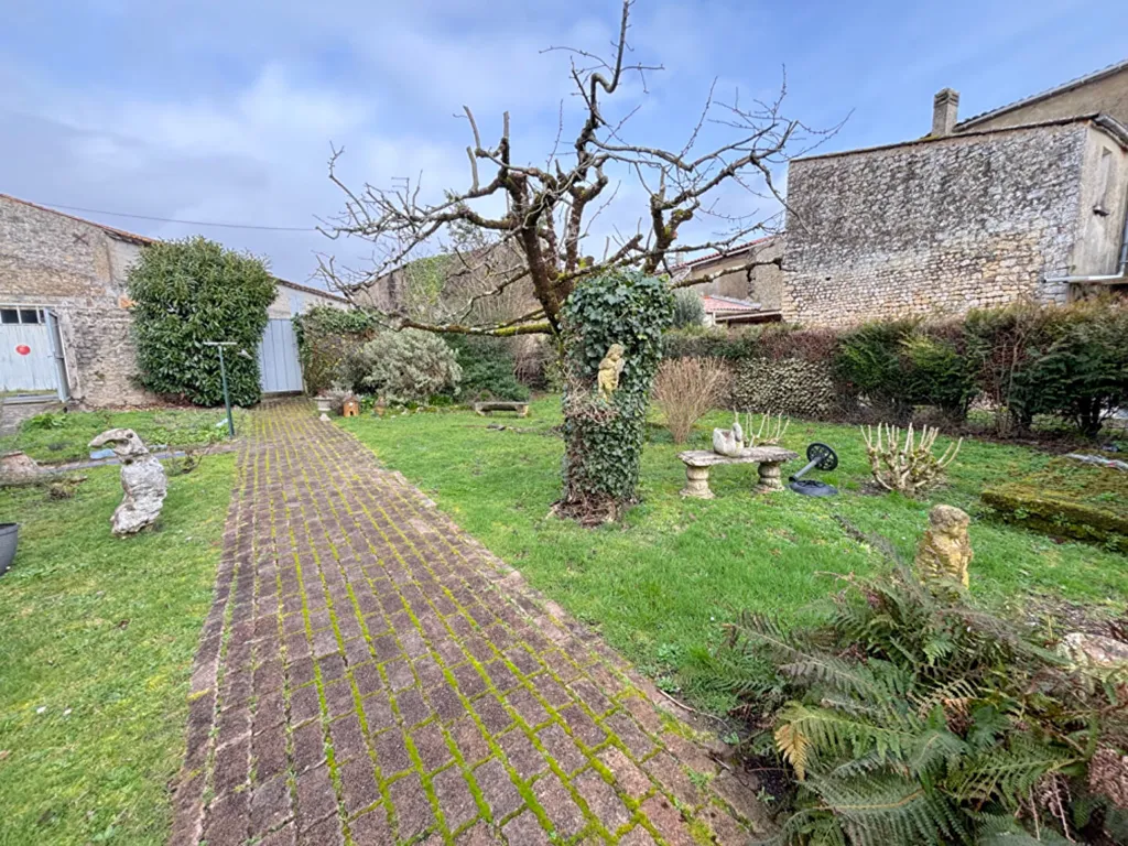Jardin - Maison Charentaise avec Jardin à Le Gua