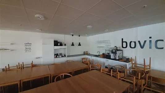 Salle à manger - Office Space with Parking in Løgstrup