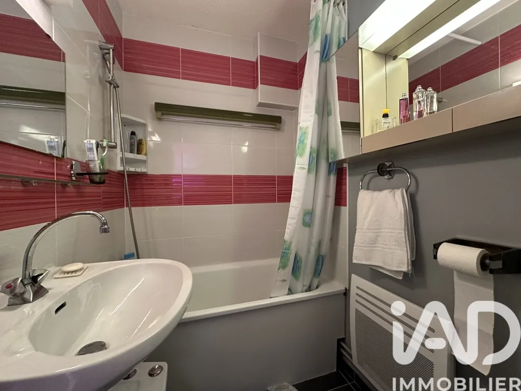 Bathrooms - 2-Bedroom Apartment with Mountain View in Cauterets