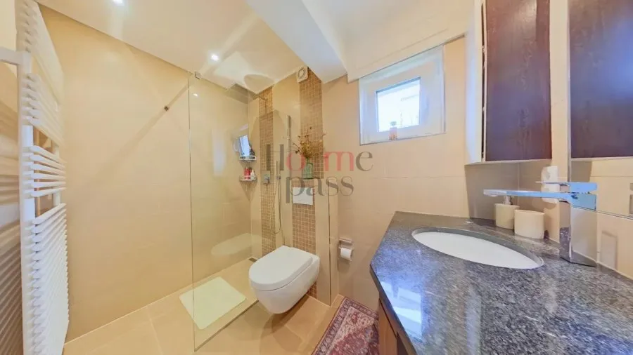 Salles de bain - Maison Individuelle Rénovée à Hautcharage