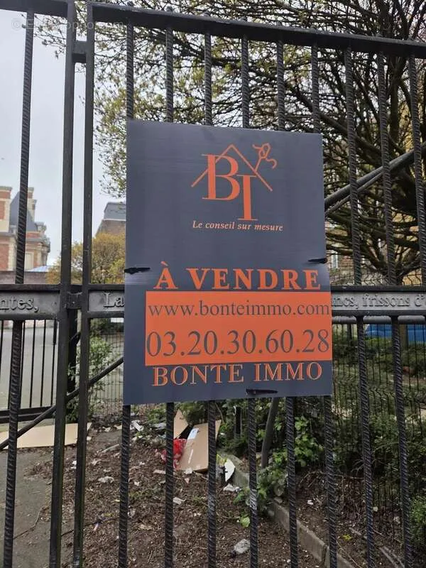 Extérieur - Terrain avec 27 Places de Parking à Roubaix