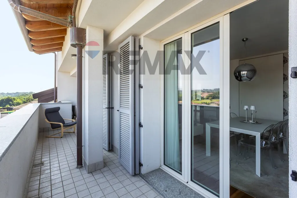 Balcon - Spacious Triplex with Panoramic View in Tregasio