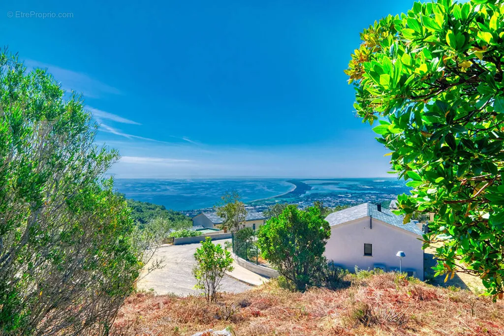 Aed - Constructible Plot with Sea and Mountain Views in Bastia