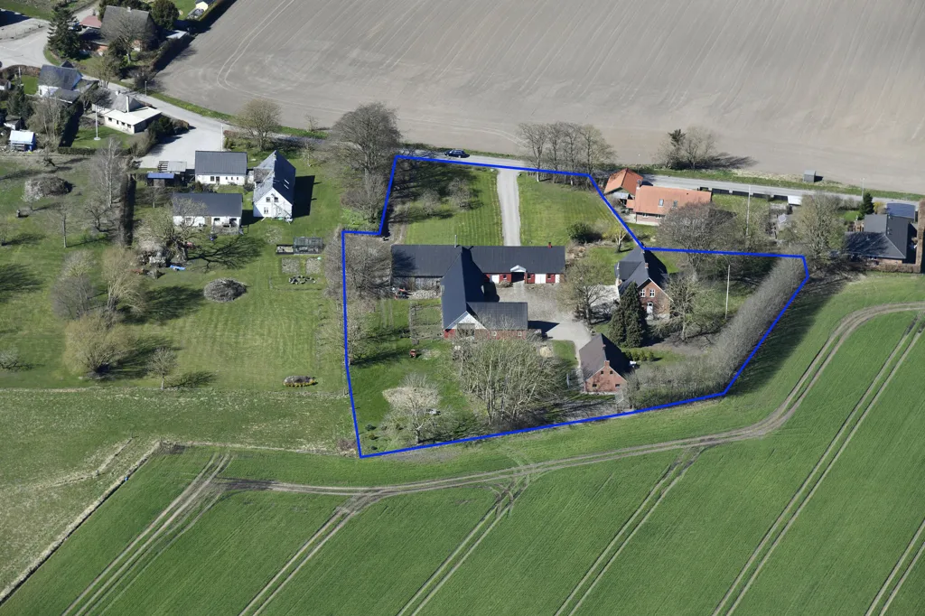 Õhuvaade - Classic Farmhouse with Stable in Kosterslev