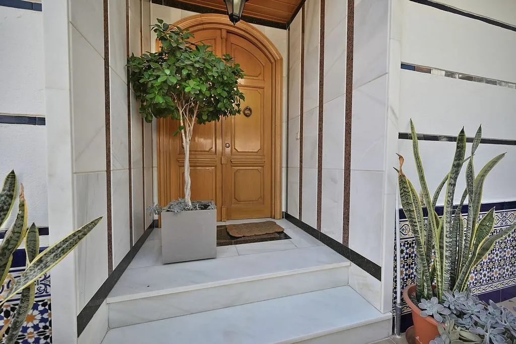 Esik - Corner Townhouse with Private Terrace in Fuengirola