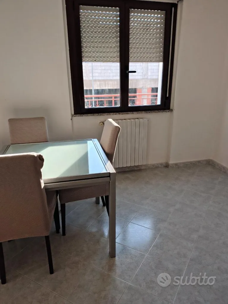 Söögituba - Rearranged Apartment with Balcony in Semi-Central Zone