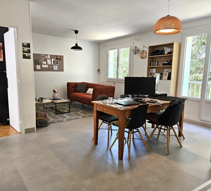 Sala da pranzo - Refurbished Flat with Loggia in Bourgoin-Jallieu