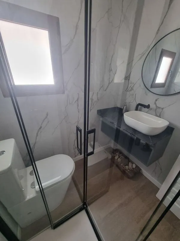Salles de bain - Modernised House with Terrace in Casalot