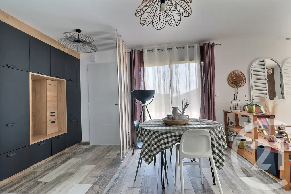 Salle à manger - Maison Moderne avec Jardin à Simandre-sur-Suran