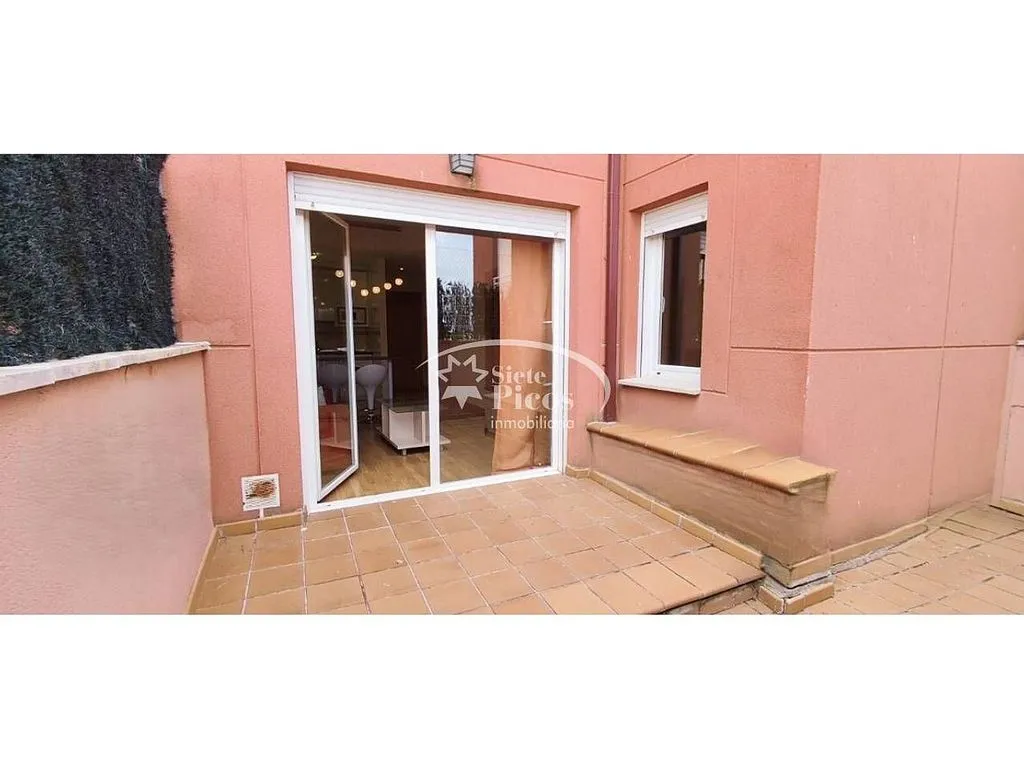 Terrasse - 1-Bedroom Apartment with Private Patio in Espirdo