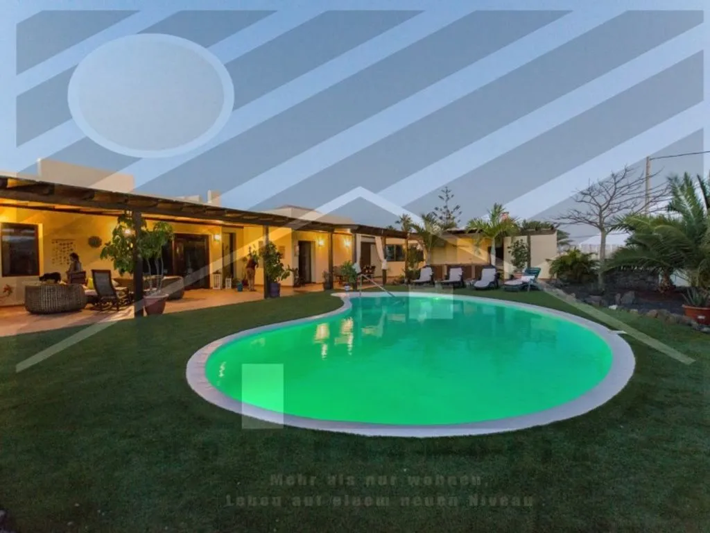 Bassein - Luxury Villa with Dual Pools in Lajares