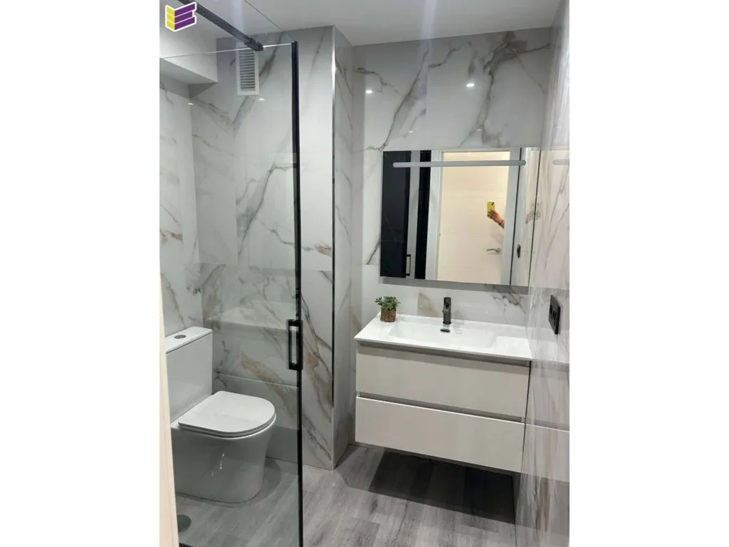 Salles de bain - Apartment with Terrace and Garage in Teis