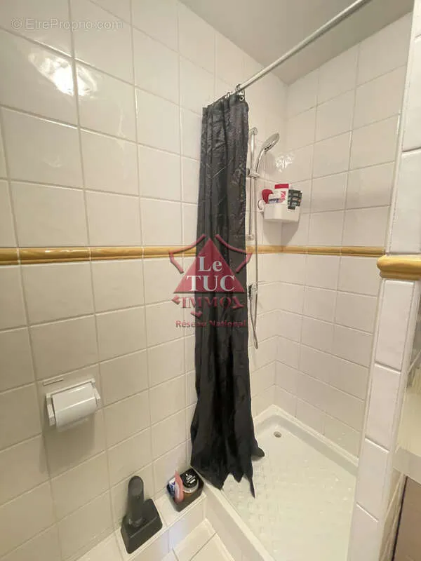 Salles de bain - Studio avec Parking dans Résidence Gardée près du Centre