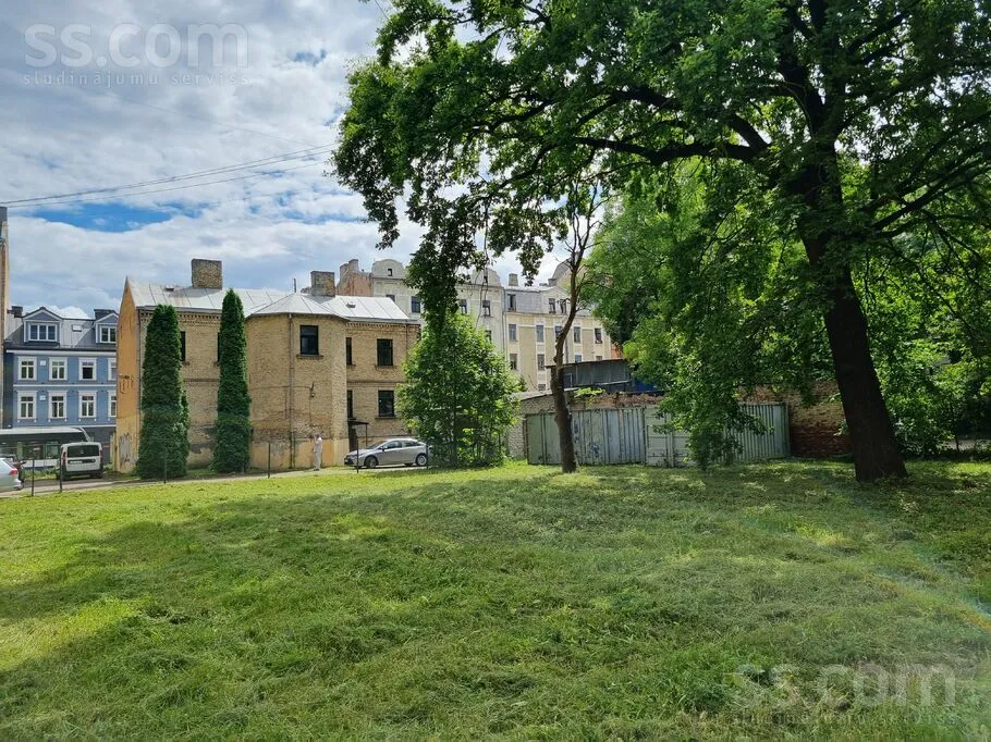 Jardin - Two-Storey Brick House with Garden in Riga Centre