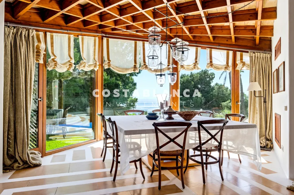 Salle à manger - First Line Villa with Sea Views in Altea Hills