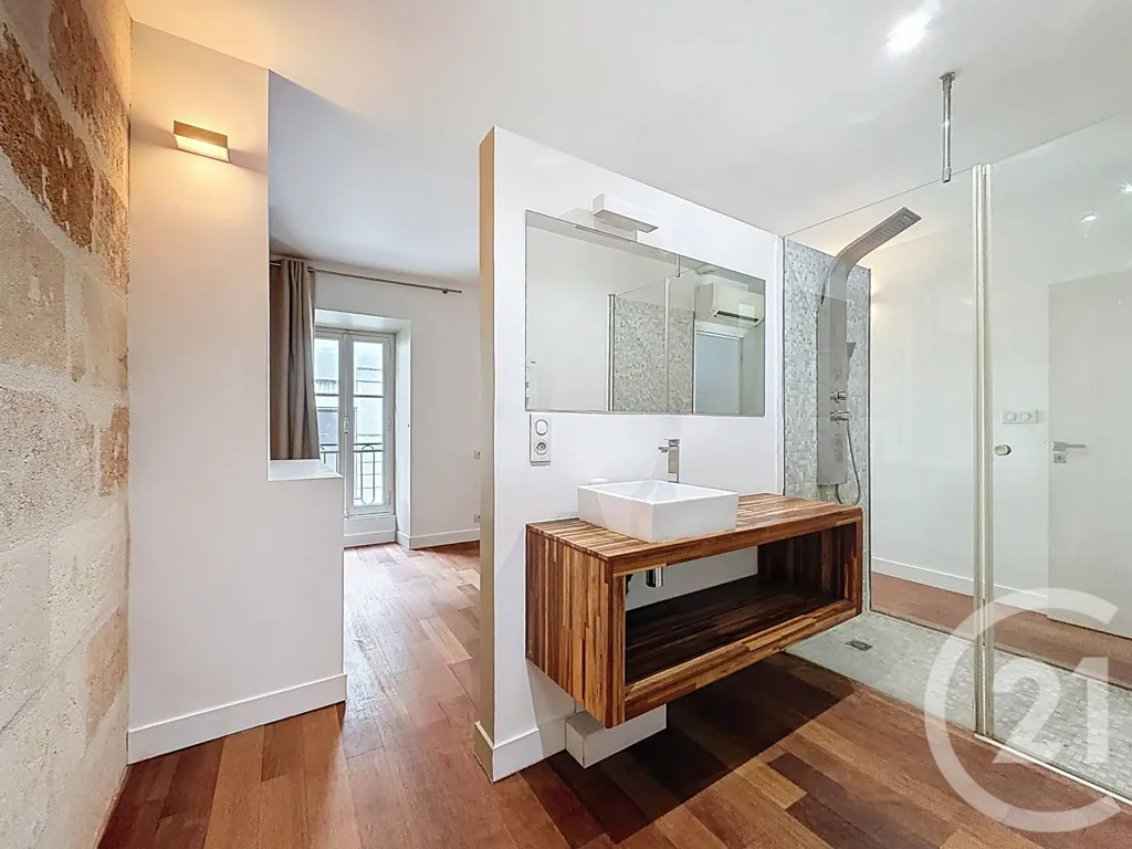 Salles de bain - Appartement avec terrasse dans le quartier Saint-Pierre à Bordeaux
