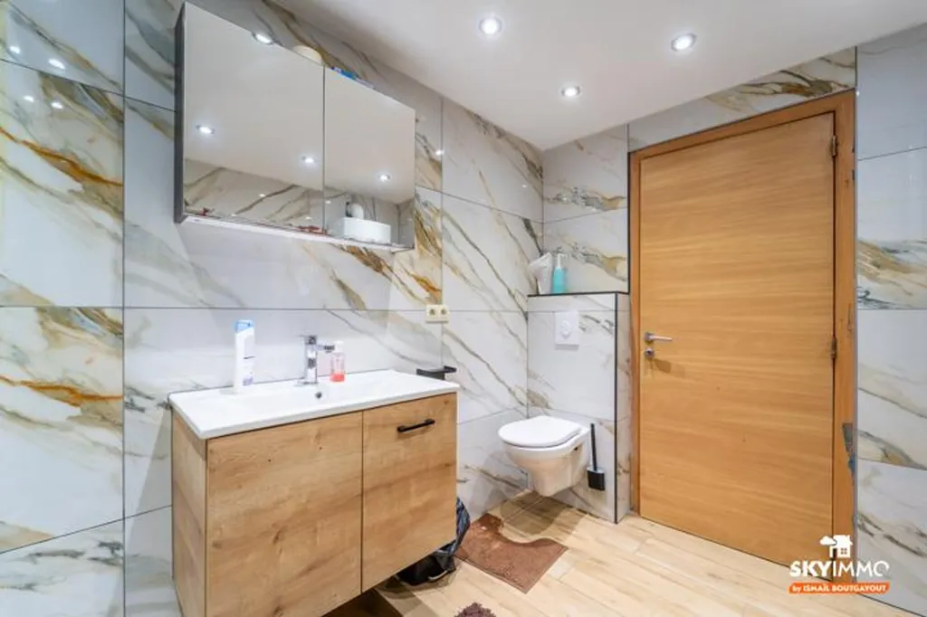 Bagni - Spacious 4-Bedroom House with Terrace in Liège