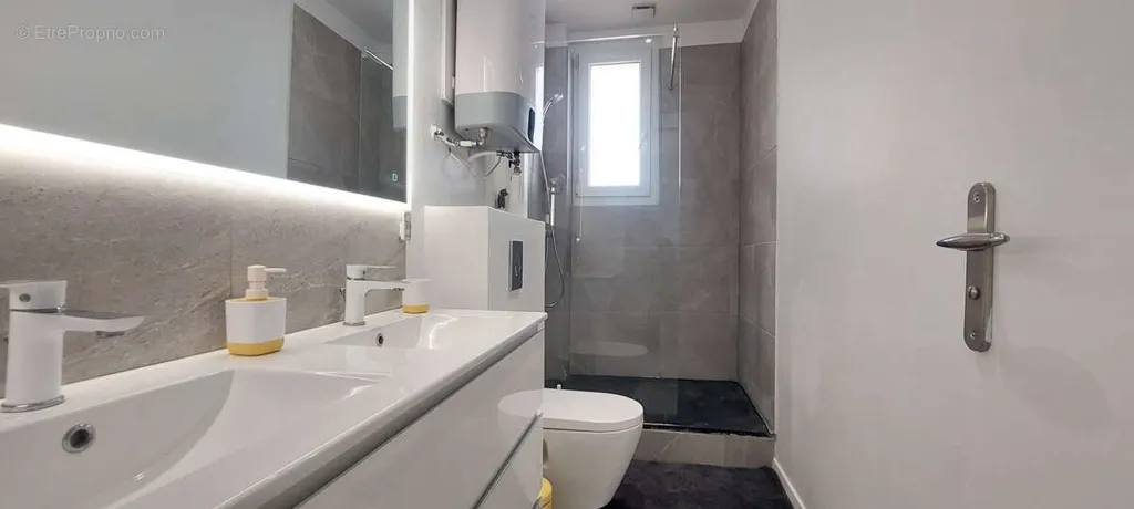 Salles de bain - Appartement en Colocation avec Balcon au Centre de Toulon