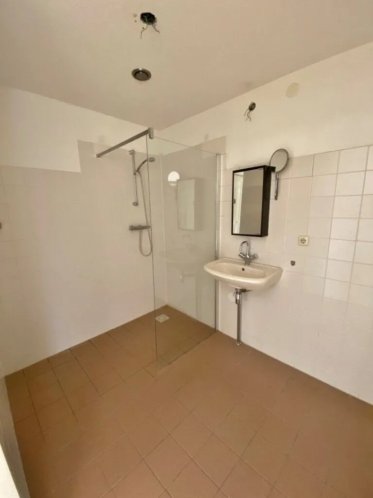 Salles de bain - 3-Bedroom Apartment with Balcony in Leiden