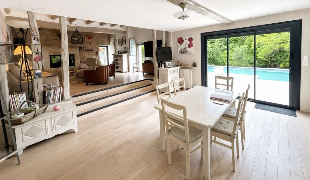 Salle à manger - Maison avec Piscine et Jardin à Azay-Le-Rideau