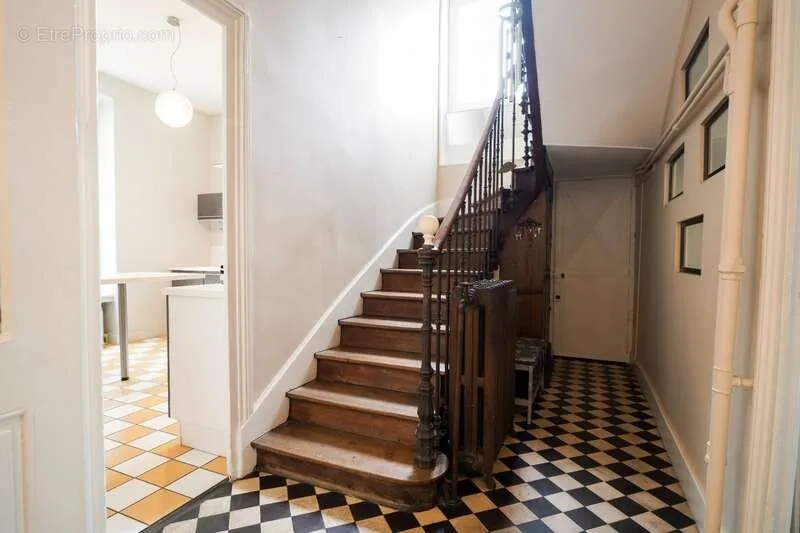 Maison 10 pièces à Macon