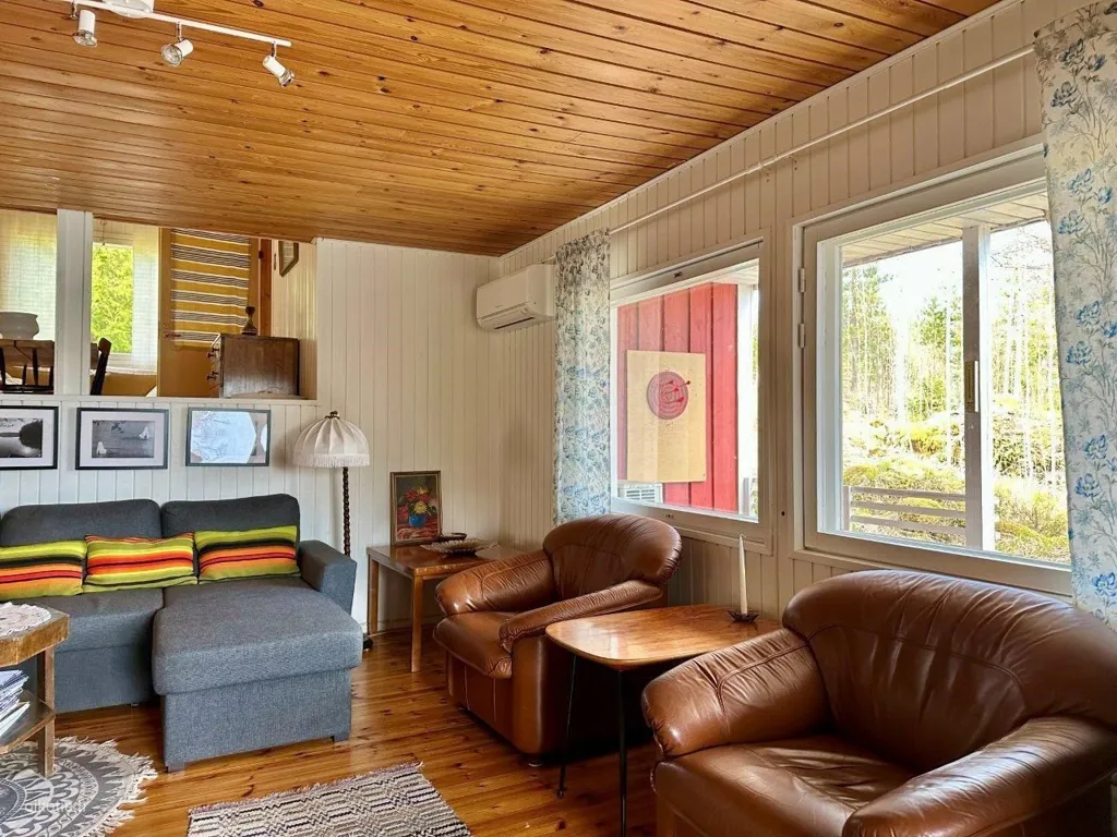Living Room - Detached House with Lake View in Sysmä