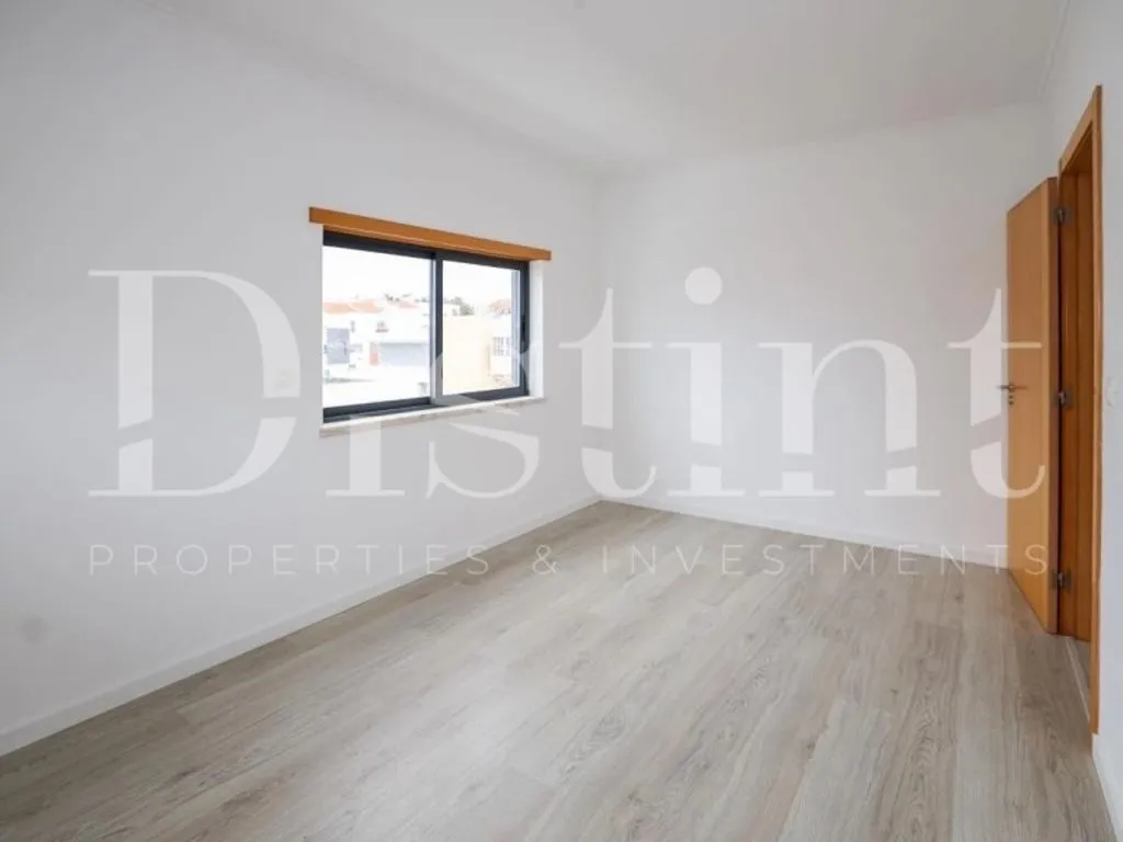 Pièces - Renovated Detached House with Garden in Almada
