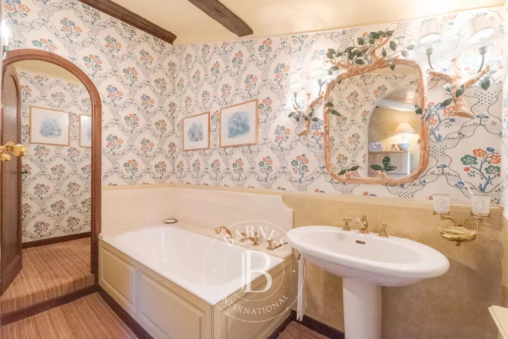 Salles de bain - Bastide Luxueuse avec Piscine à Grasse