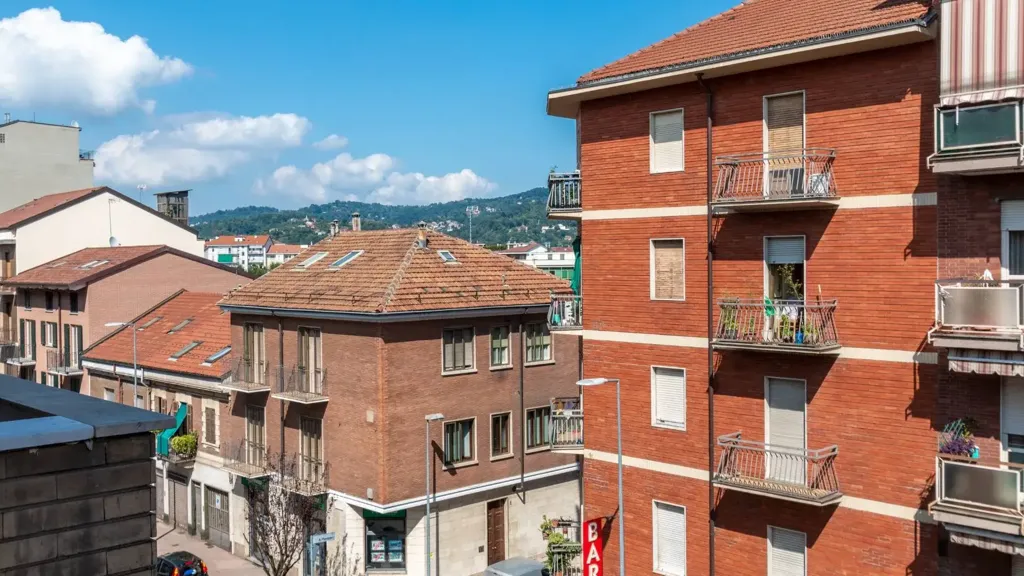 Rõdu - Rear-Facing Bilocale with Balcony in Moncalieri