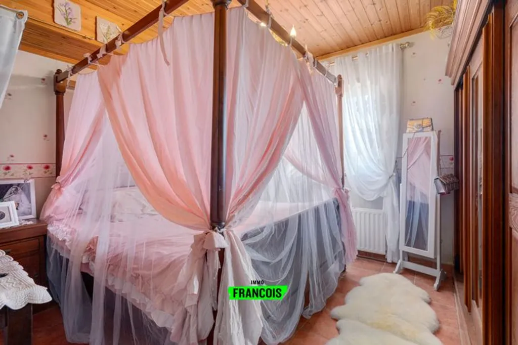 Magamistoad - Commercial Property with Spacious Residence in Central Location