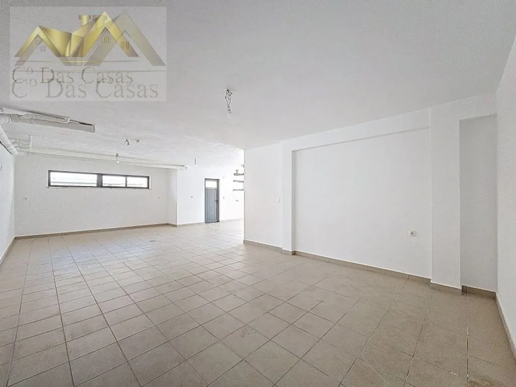 Rooms - Modern House in Final Renovation in Almada