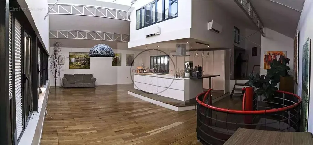 Séjour - Commerce avec Atelier et Loft à Montreuil