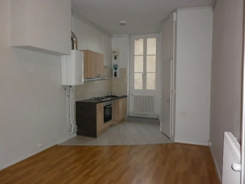 Köök - Quiet Studio Flat with Courtyard View in Chalons