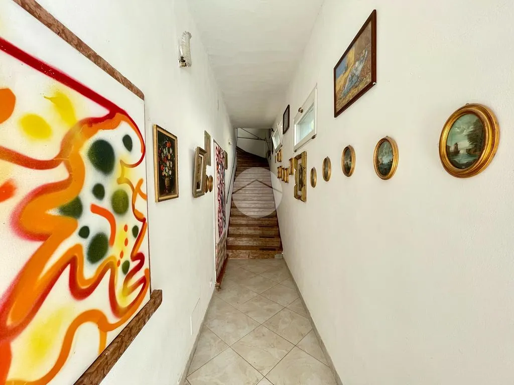 Ingresso - Spacious 2-Bedroom with Private Courtyard in Garda