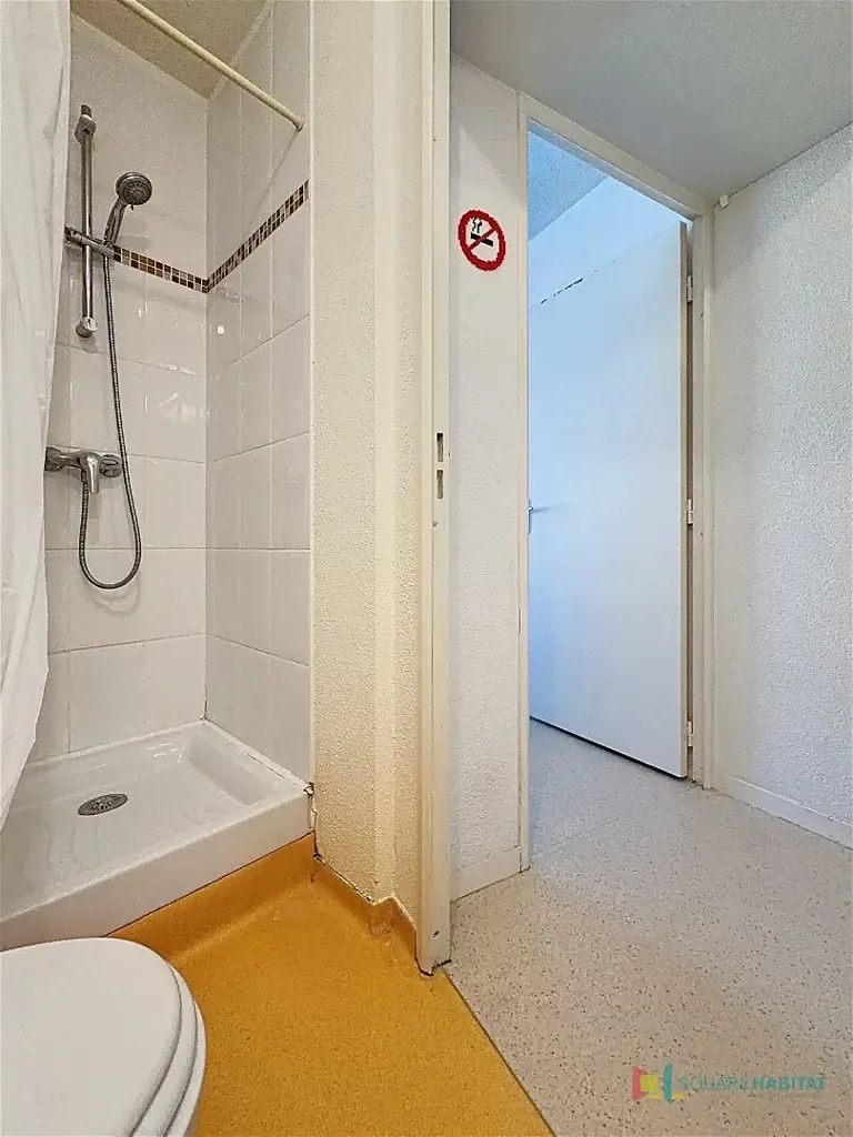 Vannitoad - Meubled Studio with West View in Rennes
