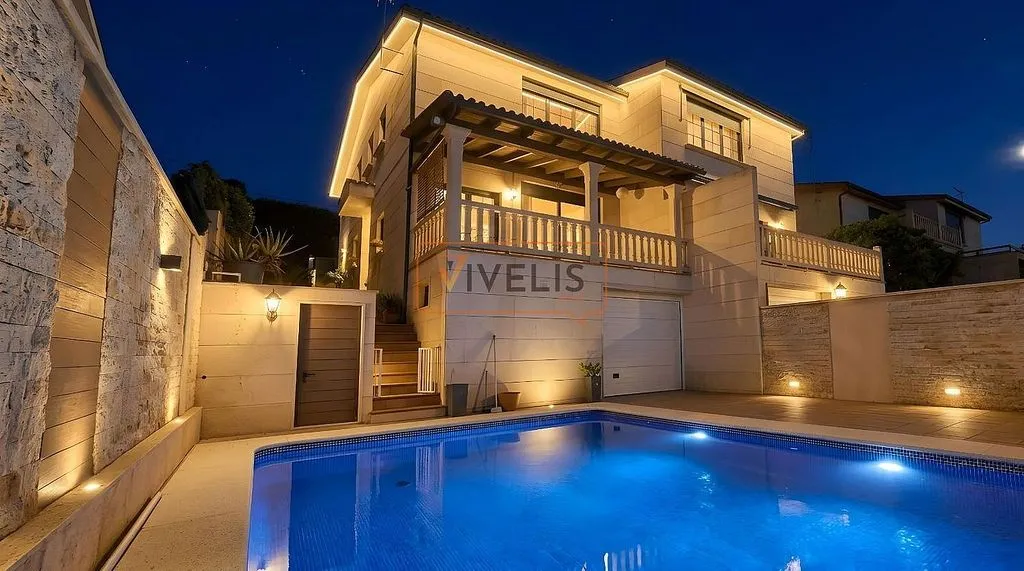 Bassein - Semi-detached House with Pool in Tui