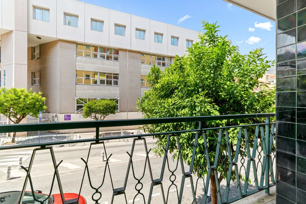 Rõdu - Renovated Flat with Balconies in Menton Centre