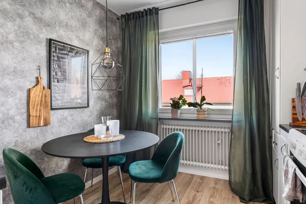 Salle à manger - Two-Bedroom Apartment with South-Facing Balcony in Teg