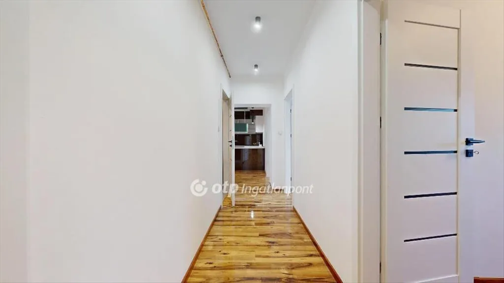 Ingresso - Modernised Apartment with Balcony in Miskolc Centre