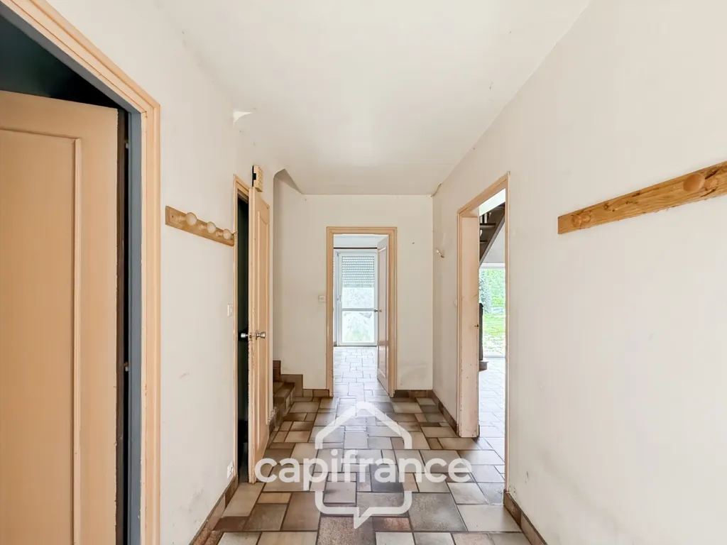 Entrée - Maison Familiale avec Grand Terrain Arboré à Guern