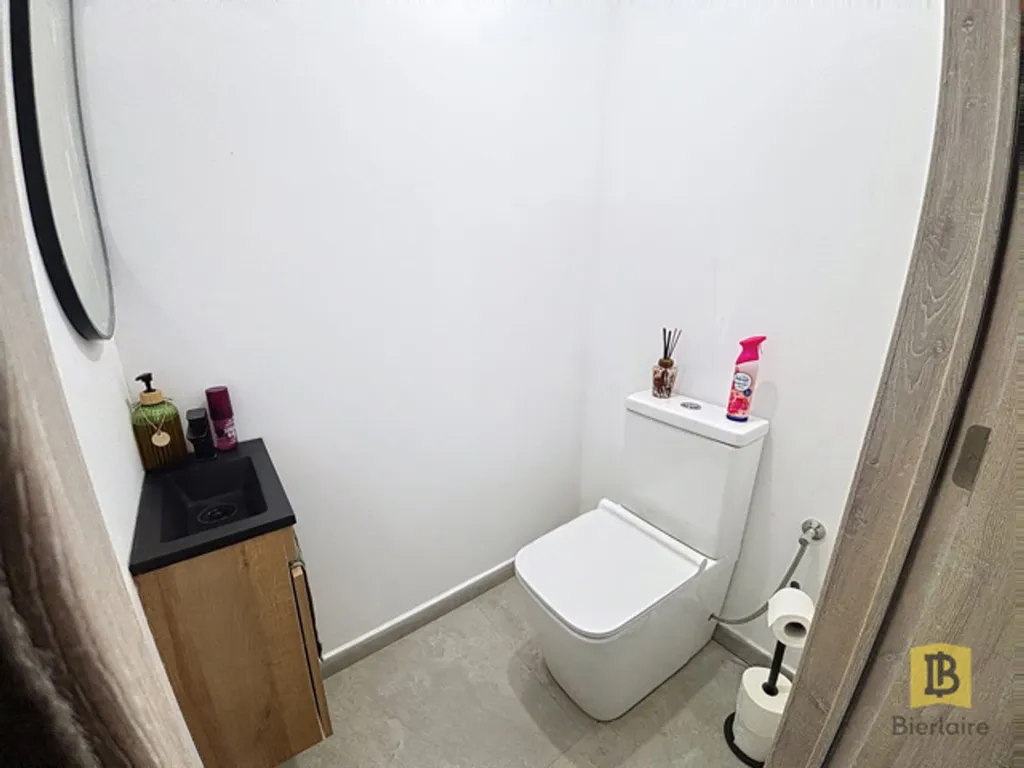 Salles de bain - Maison Récemment Construite avec Terrasse à Saint-Ghislain