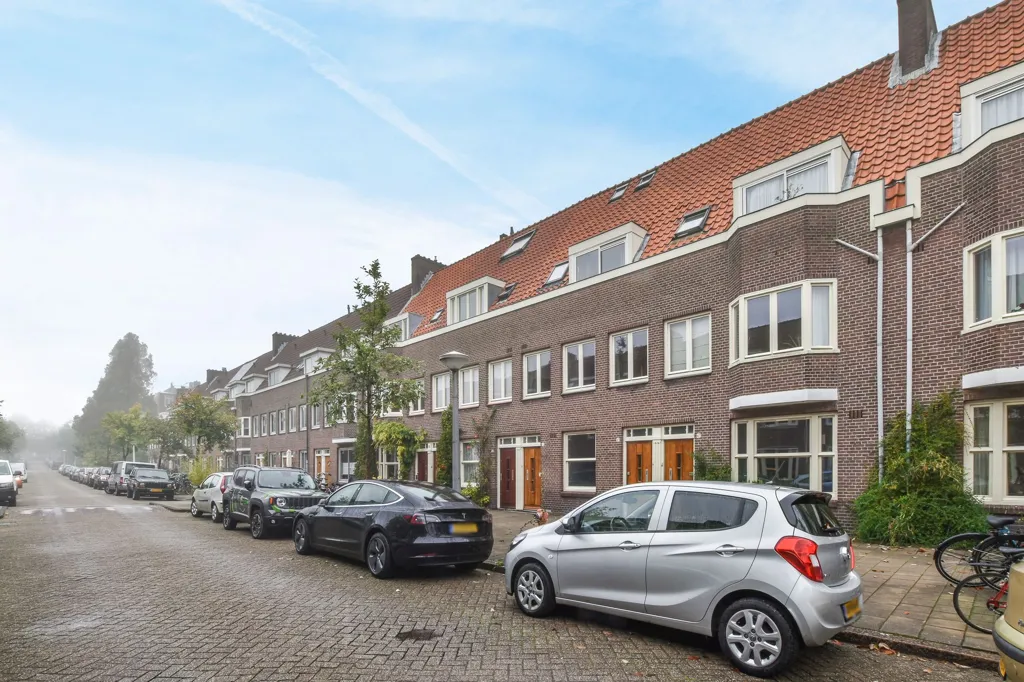 Välivaade - Historic House with East Facing in Amsterdam