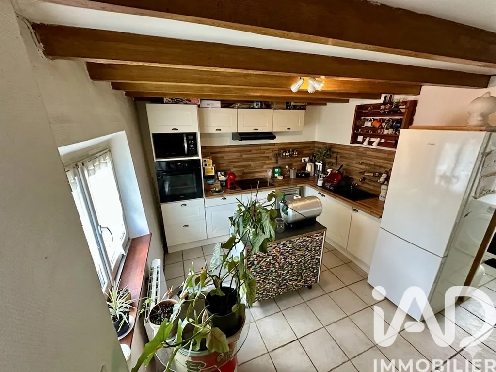 Köök - Charming House with Stone Fireplace in Billancelles