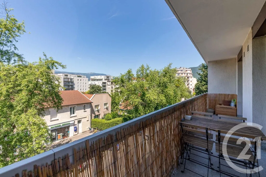 Rõdu - Meubled 2-Bedroom Flat with Balcony in Grenoble