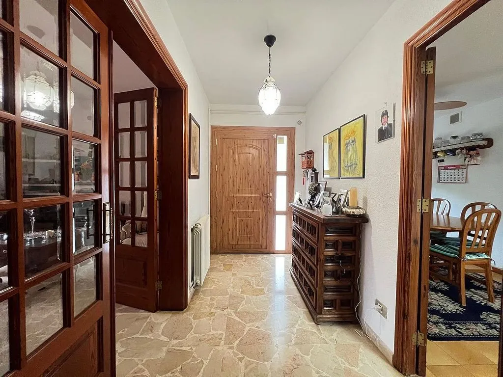 Esik - Rustic House with Pool in Reis Catòlics