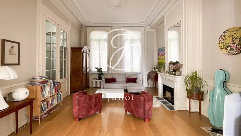 Elutuba - Victorian House with Garden in Roubaix