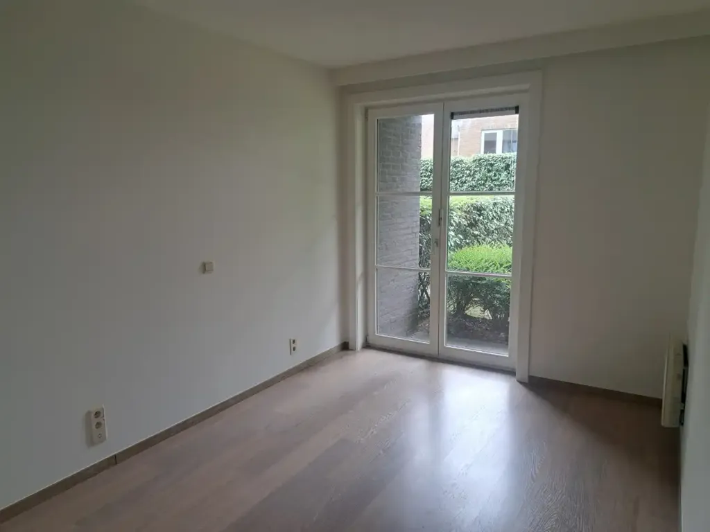 Toad - Spacious Ground Floor Apartment with Terrace near Beach
