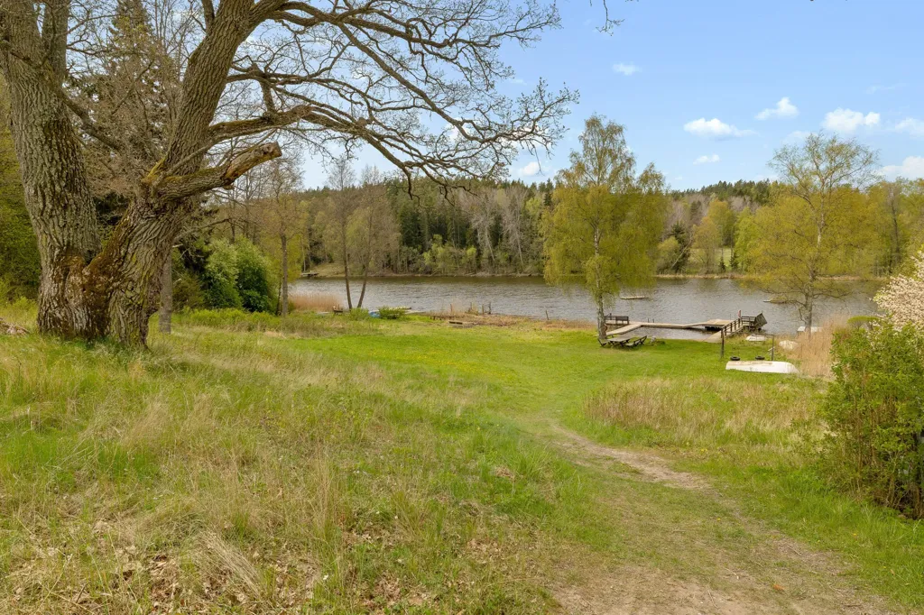 Aed - Waterfront Plot with Development Potential in Åkersberga