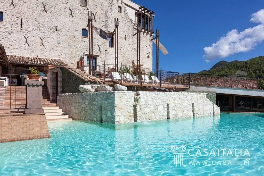 Bassein - Restored Castle Resort with Mountain Views, Spoleto