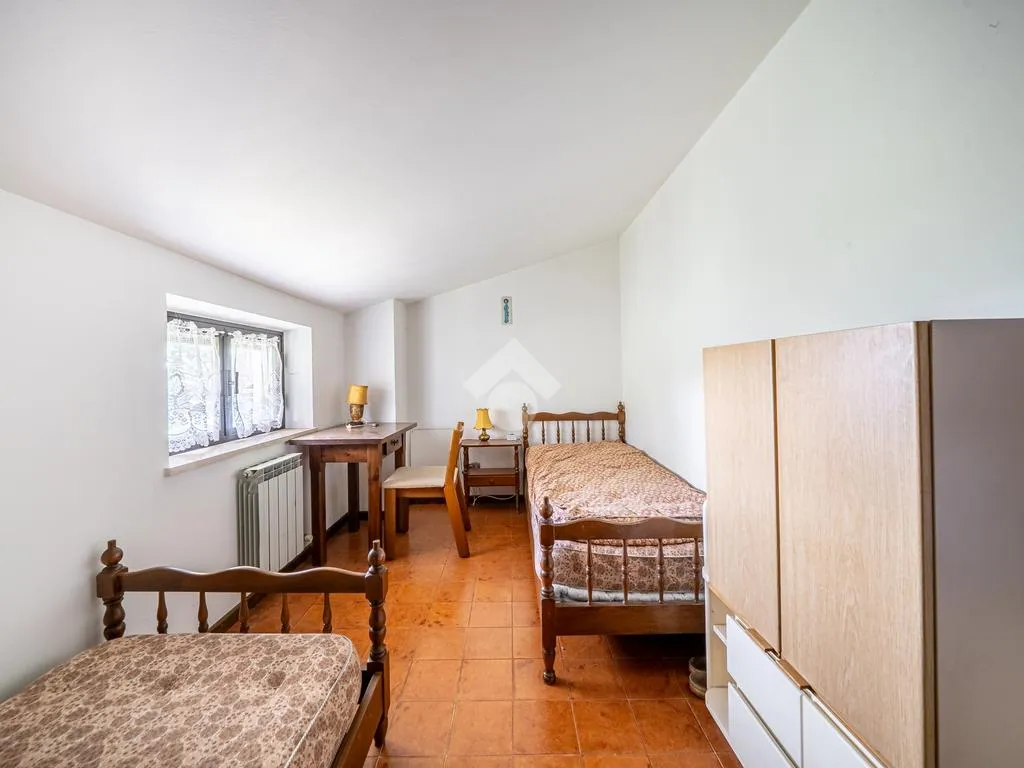 Magamistoad - Trifamiliare with Garden in Erbezzo